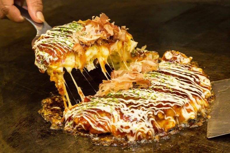 Panduan Menikmati Okonomiyaki Osaka Jepang Dengan Bumbu Autentik
